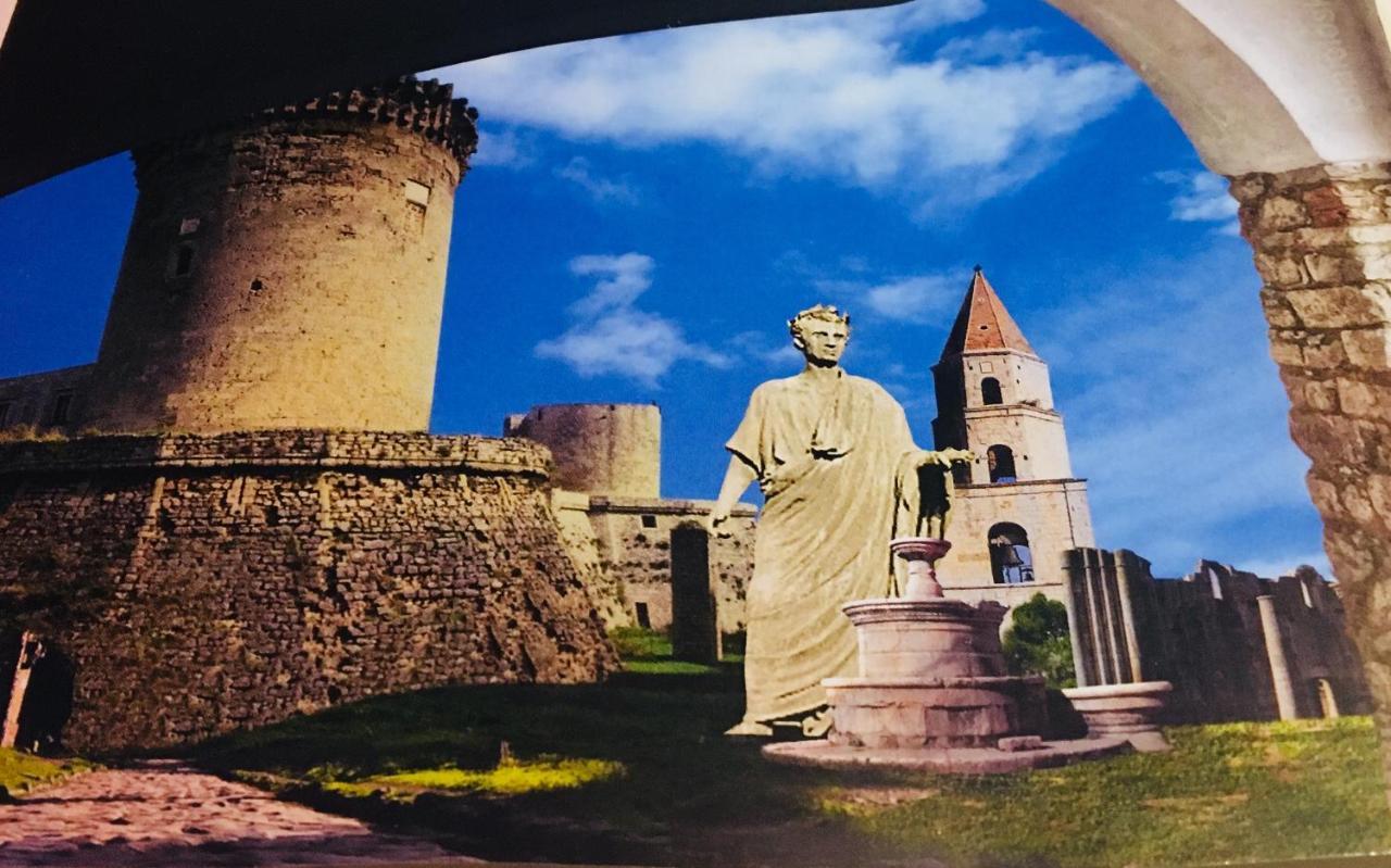 Gesualdo da Venosa Exterior foto